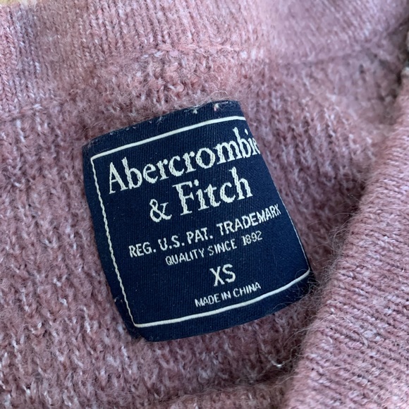 Woman’s Abercrombie sweater - Picture 2 of 2